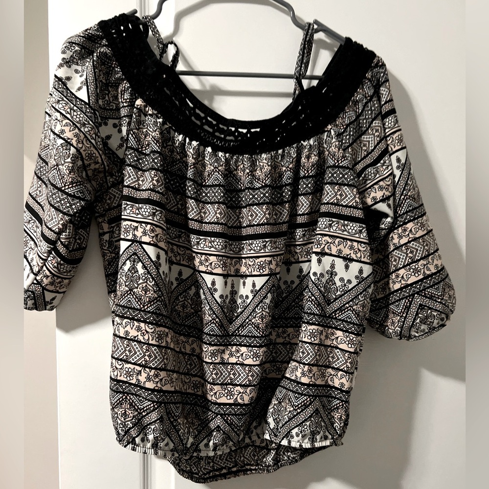 Pattern off shoulders blouse